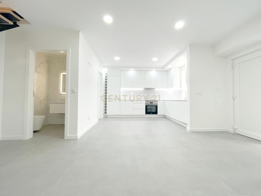 Moradia T1 cheia de LUZ, zona Histórica de Alcochete - Image 12