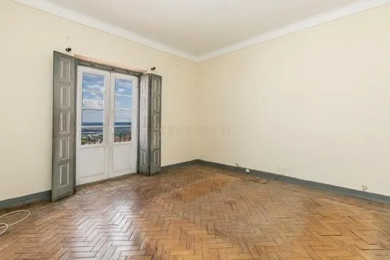 Moradia Cinquentenária em Abrantes com vista Rio Tejo - Image 18