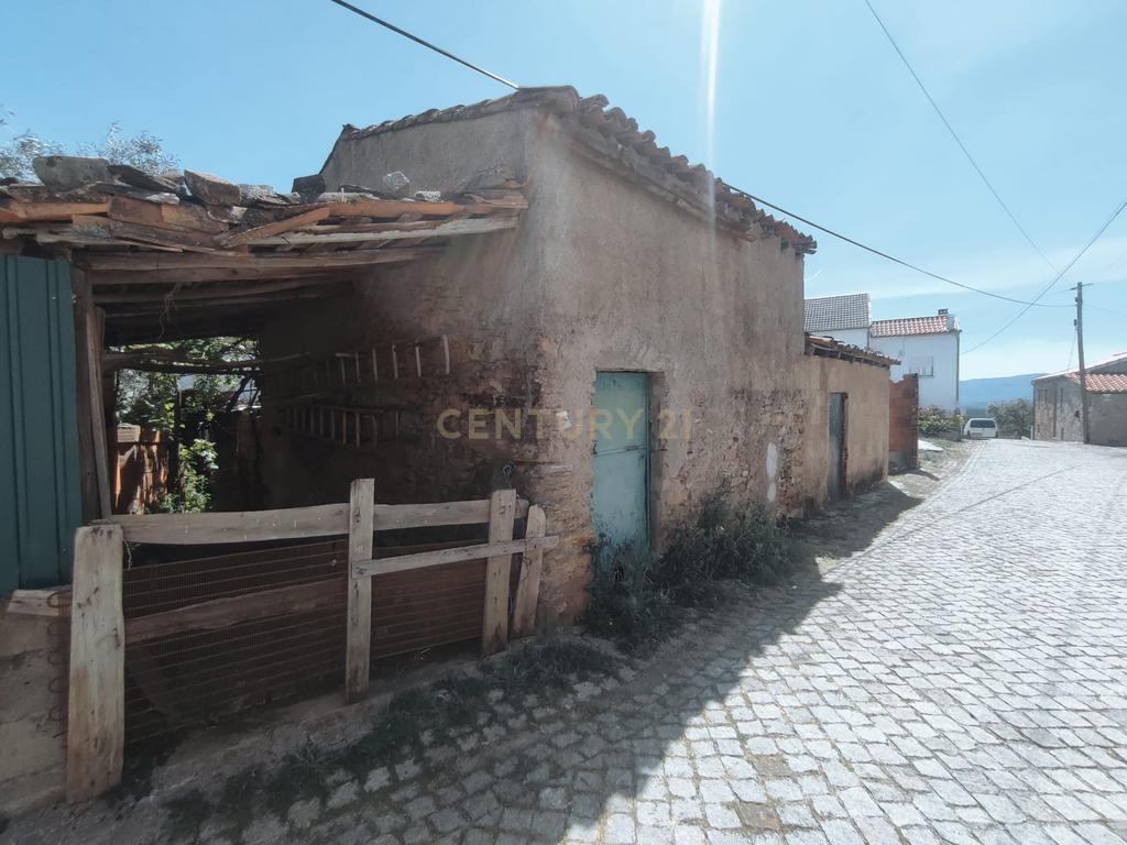 Moradia T3, com anexo, Sobral do Campo, Castelo Branco - Image 2