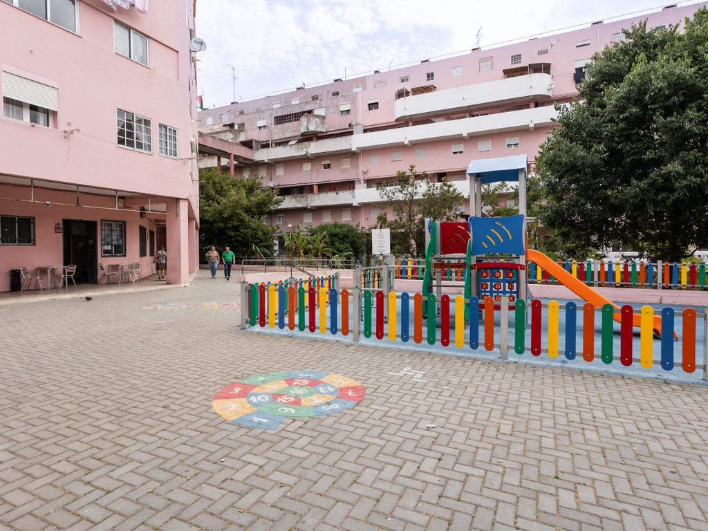 Loja/Café totalmente equipado em Marvila-Bairro dos Lóios - Image 11