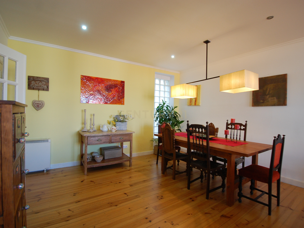 Apartamento T3 à venda na Rua Morais Soares, com lugar de parqueamento. - Image 3