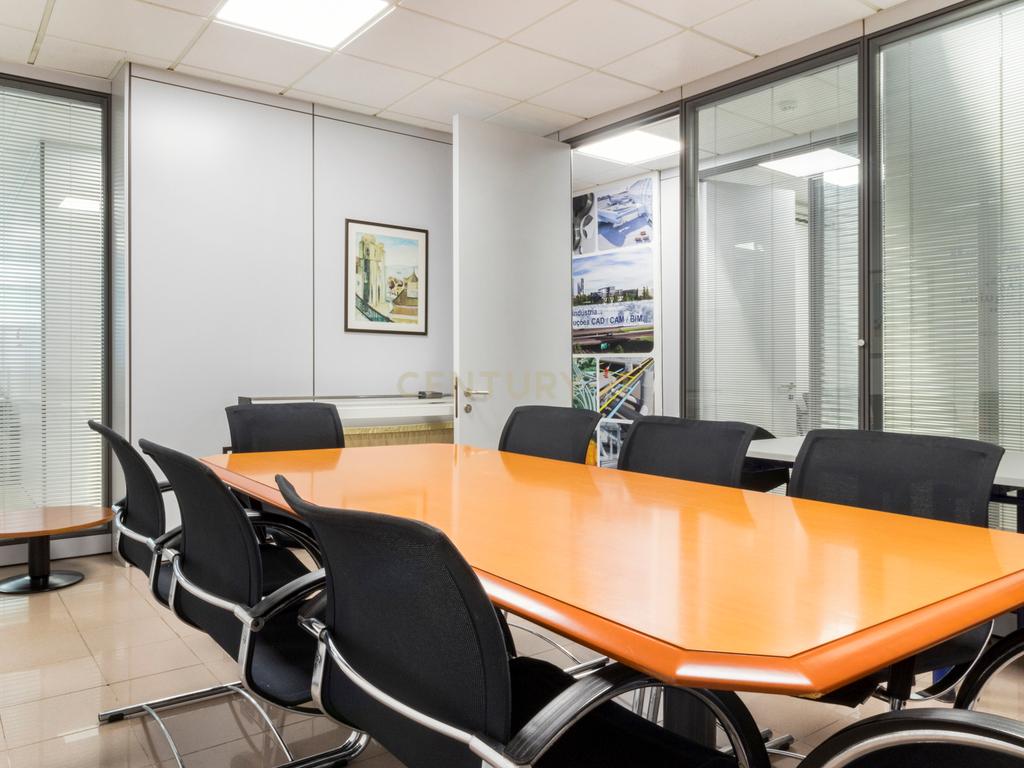 Escritório moderno com 5 Salas e 2 lugares de Parqueamento, junto ao Metro. Para Arrendar! - Image 3