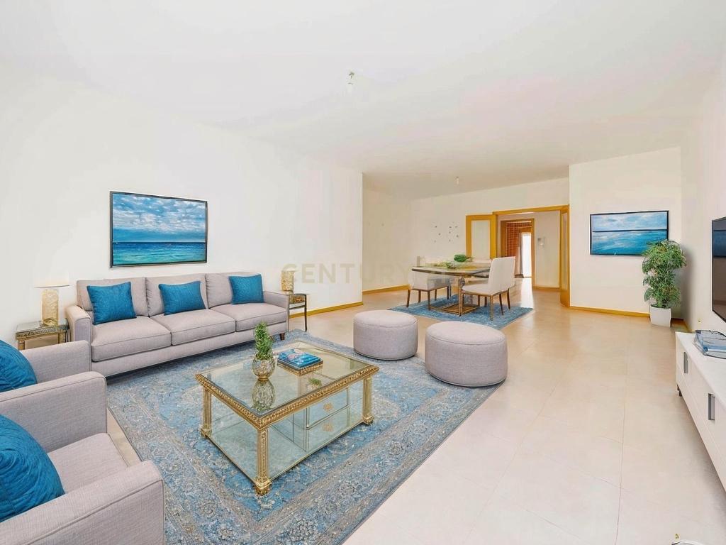 Apartamento T3 com Varandas, Garagem e Parqueamento, no Pinhal Novo, Vila Serena - Image 1
