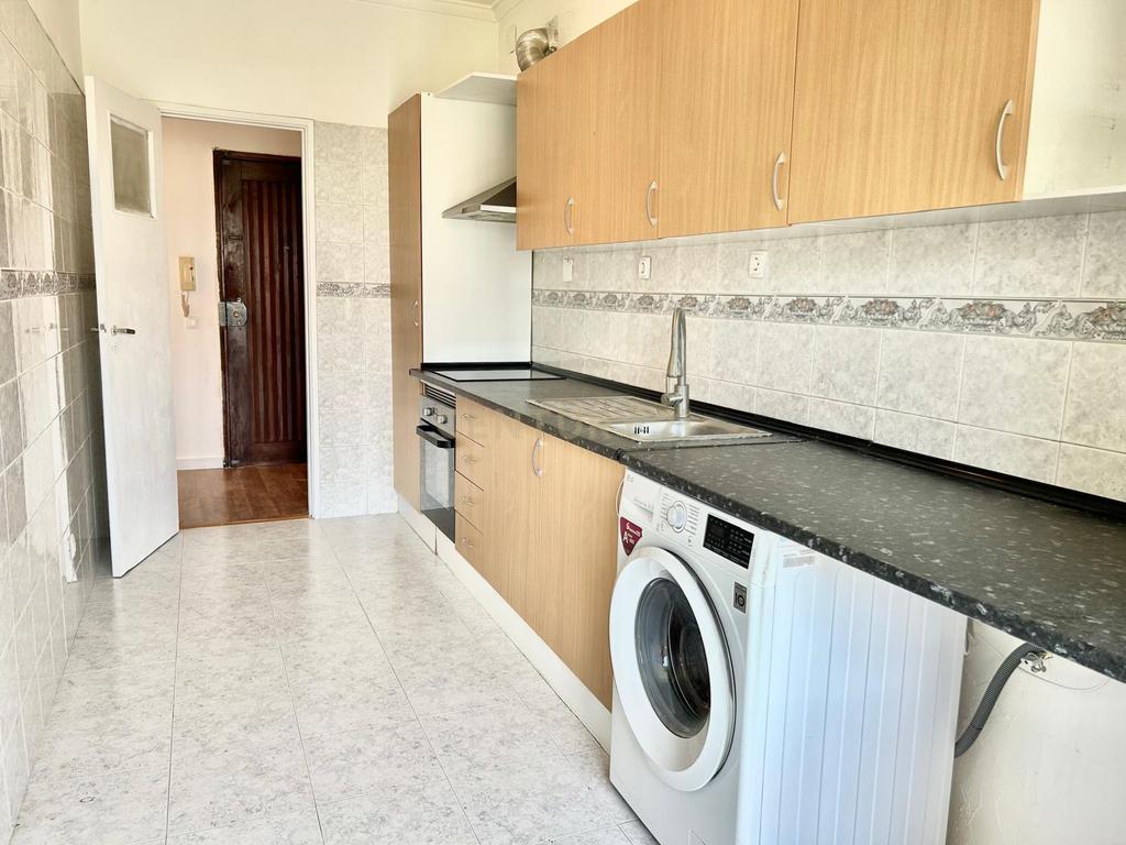 Apartamento T1 para Arrendamento – Costa da Caparica (5 min da Praia) - Image 5