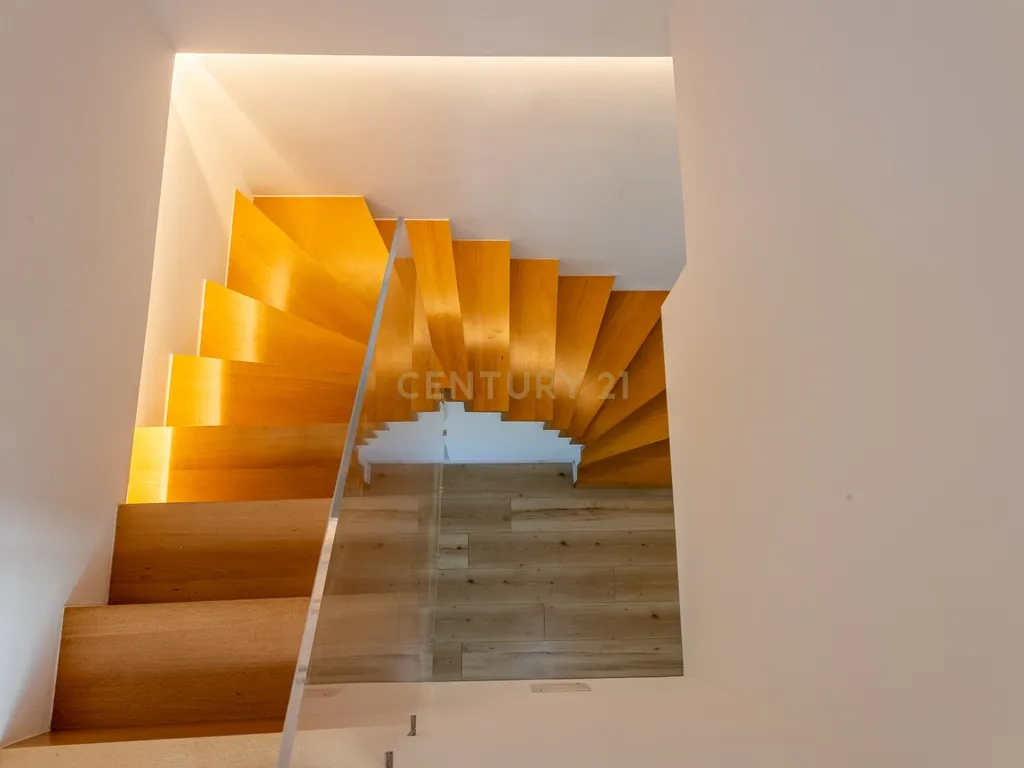 Apartamento T2 transformado em T3 com charme único em Alvalade - Image 12