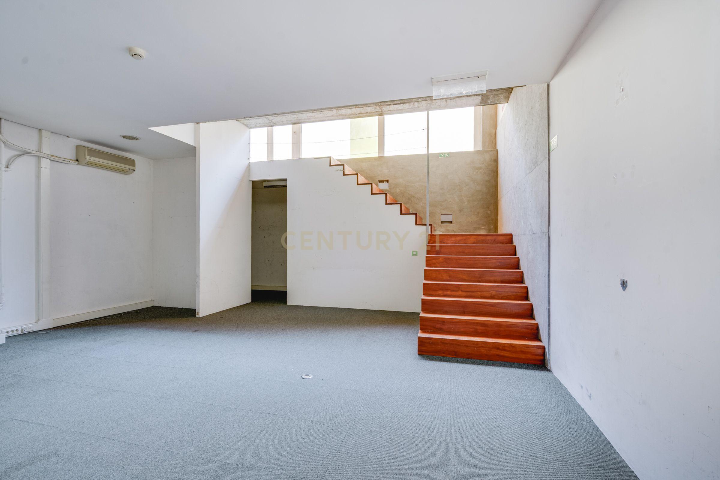 Fotografia 4 de ESPAÇO COMERCIAL 142 M² + 5 ESTACIONAMENTOS | 2 PISOS | EXCELENTE OPORTUNIDADE