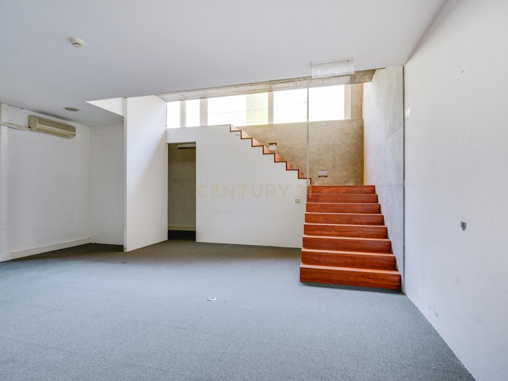 ESPAÇO COMERCIAL 142 M² + 5 ESTACIONAMENTOS | 2 PISOS | EXCELENTE OPORTUNIDADE - Image 4