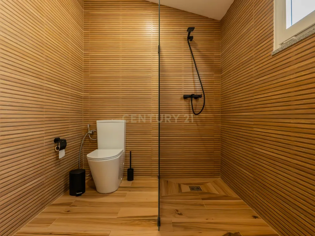Moradia T2 Premium com Piscina, Suite e Acabamentos de Excelência - Image 17