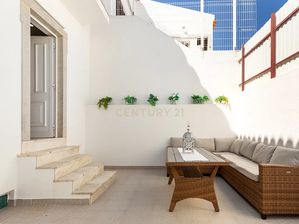 Moradia T3 com Terraço a 100m da Praia de Monte Gordo - Image 16