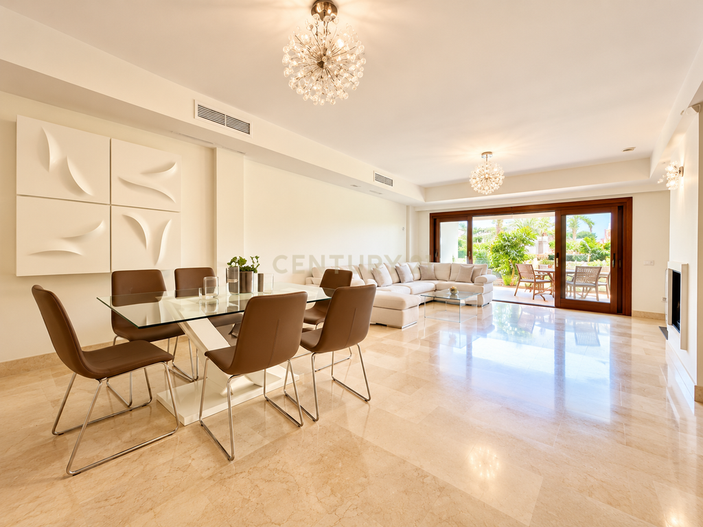 Apartamento Espaçoso com Jardim e Grande Terraço na Prestigiada Zona de Nagüeles, Marbella - Image 2