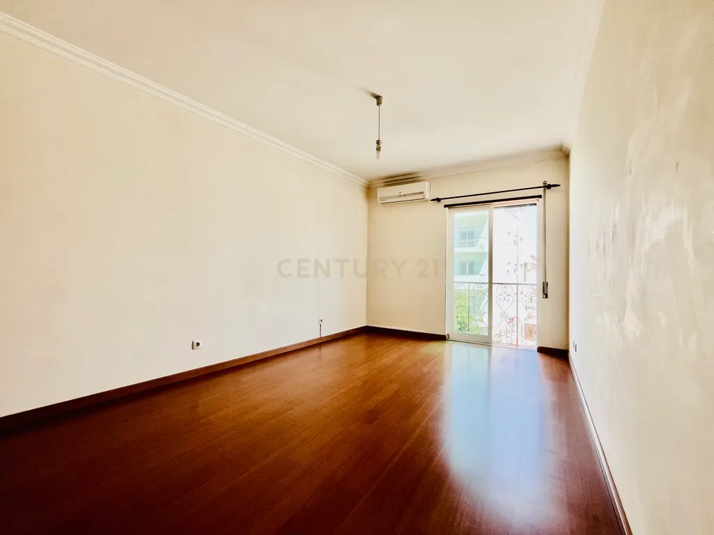 Apartamento T3 na Baixa de Olhão – Localização privilegiada junto à Praça da Floripes e Mercados Municipais - Image 28