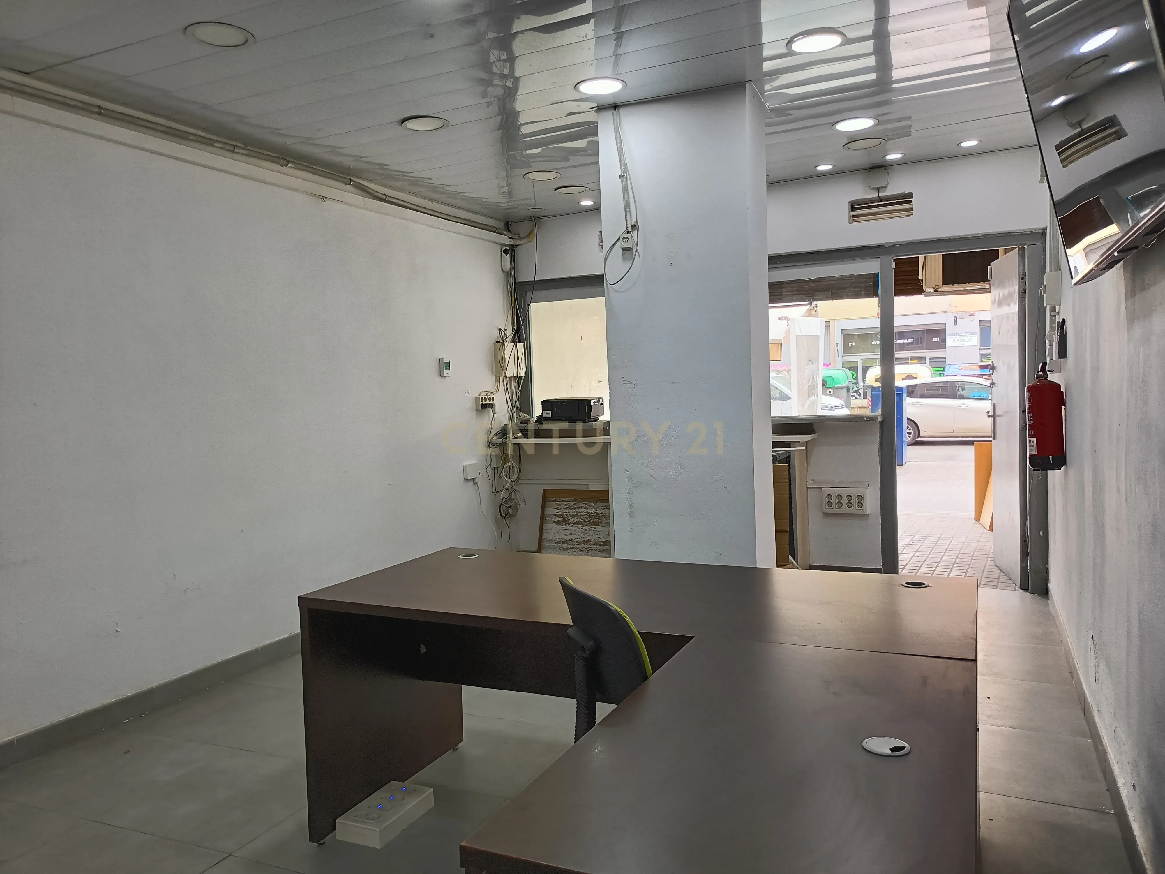 Local Comercial em Barcelona com Acessibilidade e Potencial - Image 6