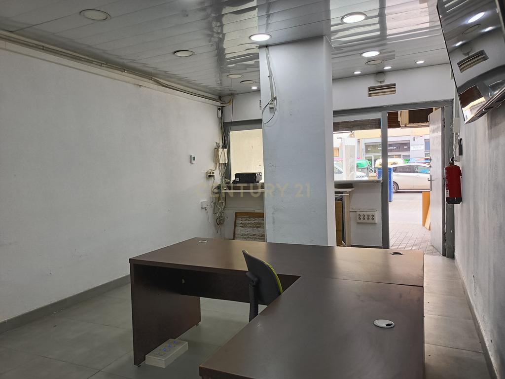Local Comercial em Barcelona com Acessibilidade e Potencial - Image 6