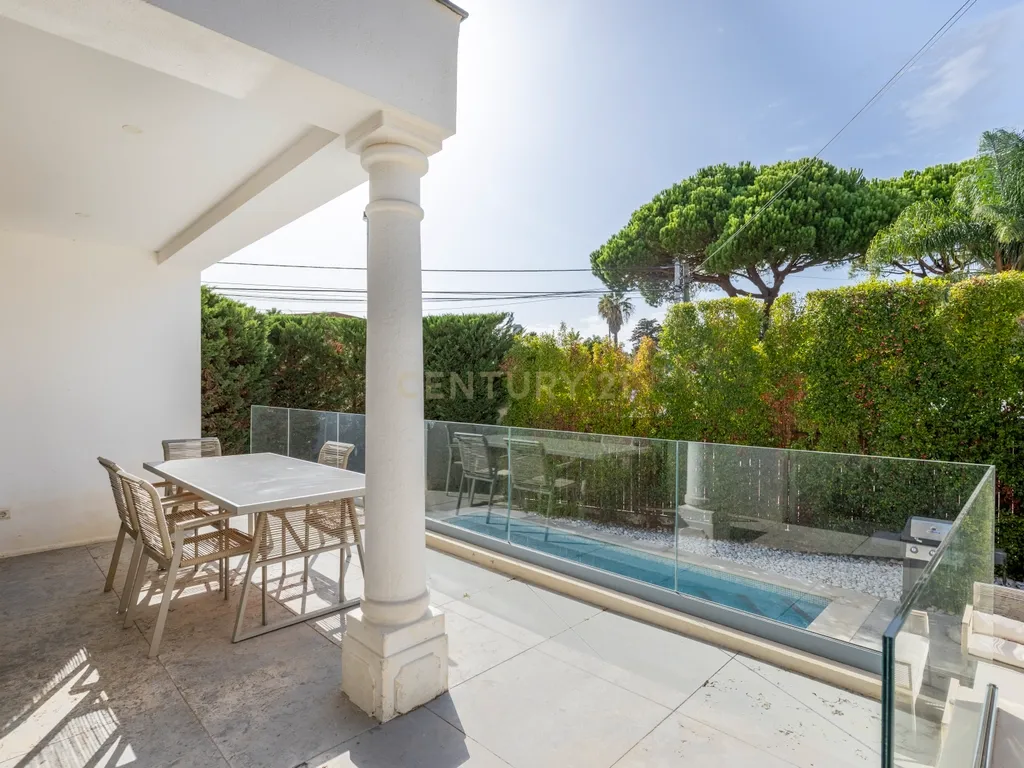 Moradia T5 de Luxo com Piscina, Ginásio, Sauna e Garrafeira em Birre, Cascais - Image 13