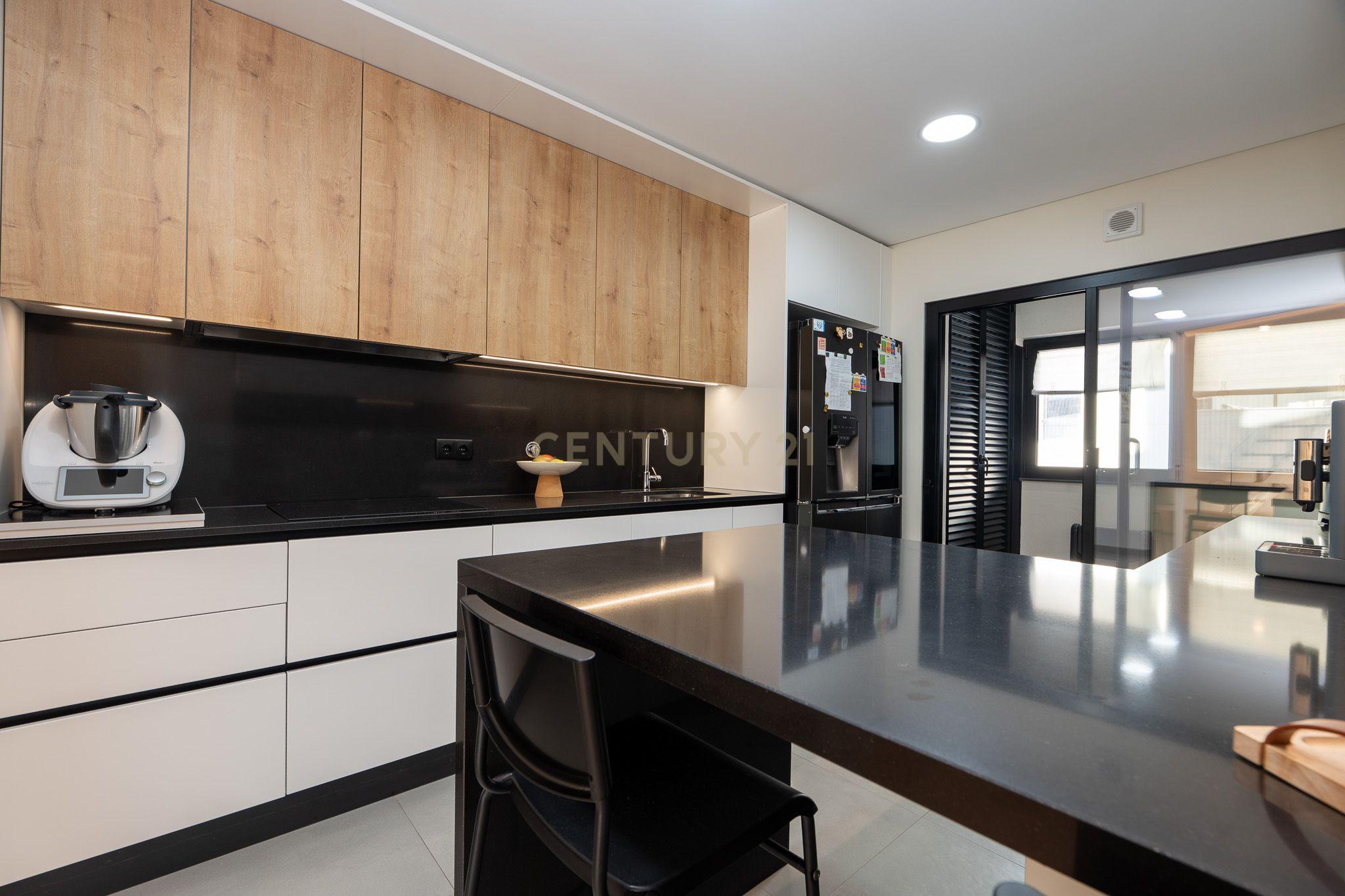 Apartamento T3+1 duplex, com terraço e estacionamento, no centro da cidade de Torres Vedras - Image 18