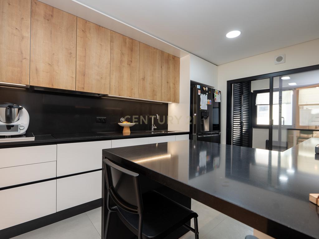 Apartamento T3+1 duplex, com terraço e estacionamento, no centro da cidade de Torres Vedras - Image 18