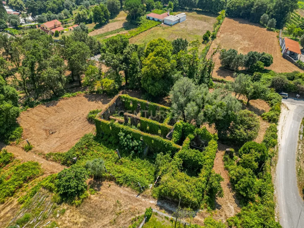 Quinta para reconstrução , em Anais, em Ponte de Lima – a vila mais antiga de Portugal. - Image 22