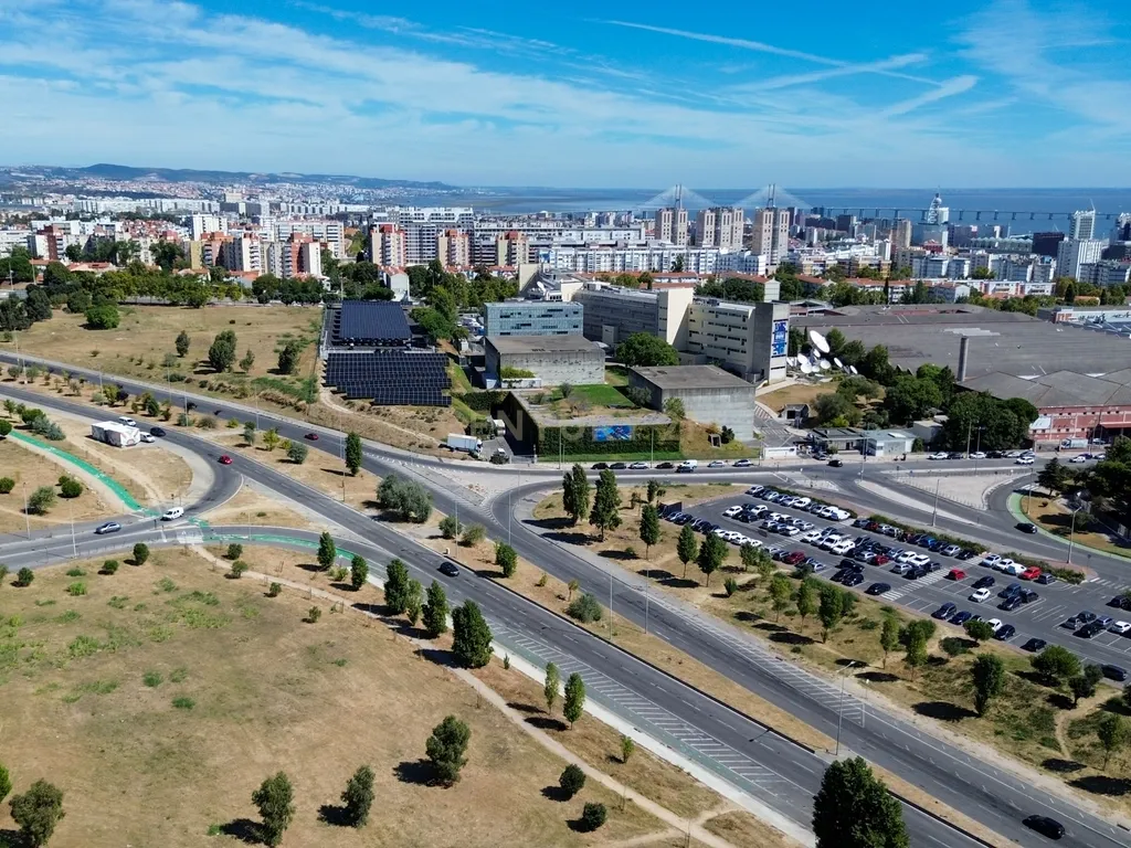 T3 com 73m² | 4º andar com elevador | Para remodelar em Lisboa - Image 22