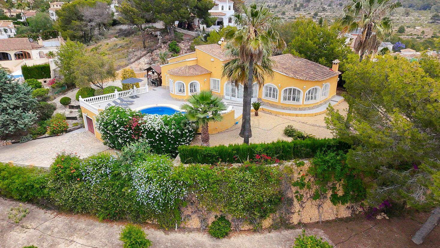 🌿 Moradia mediterrânica exclusiva com vista panorâmica para as montanhas — Calpe, urbanização Empedrola - Image 1