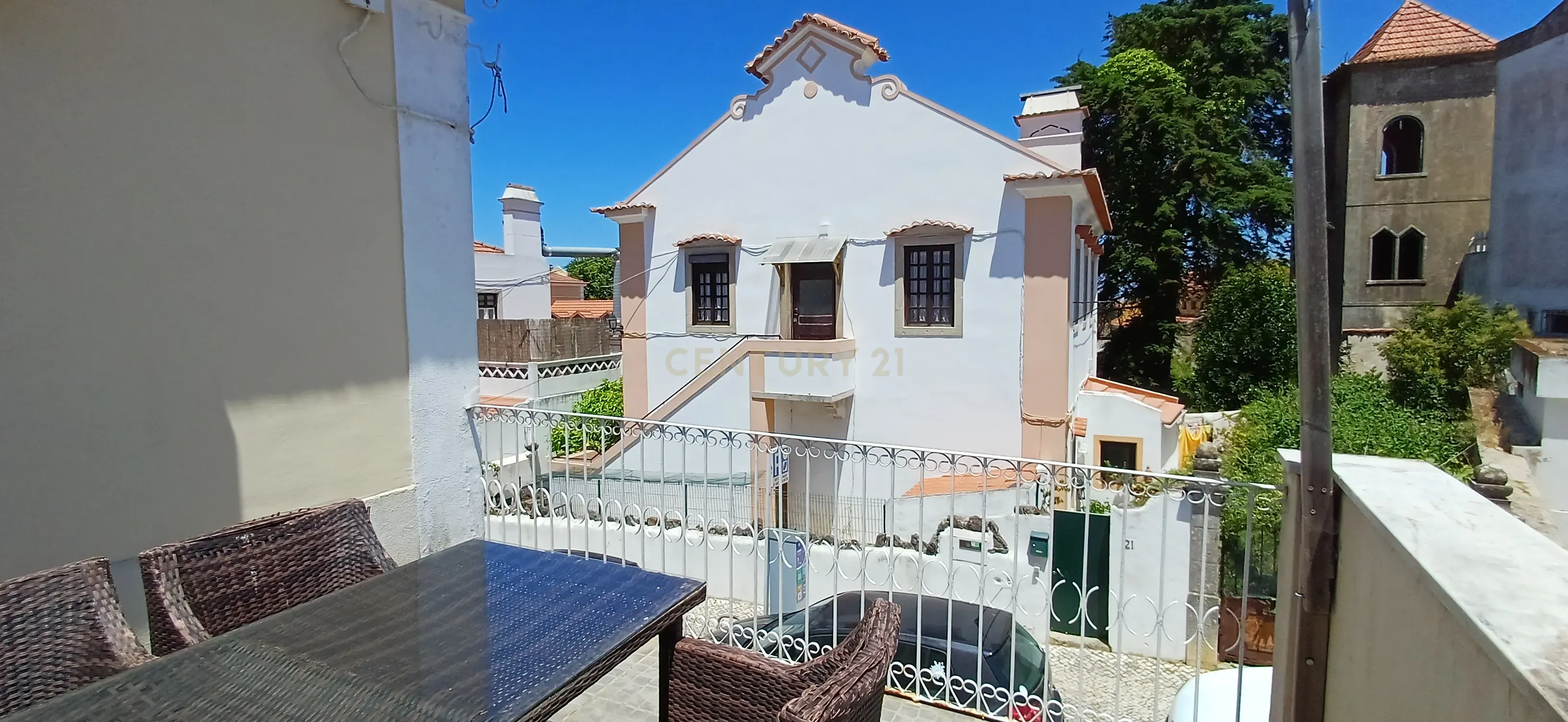 Fotografia 4 de MORADIA DE CHARME NO CORAÇÃO DE SINTRA * 3 Apartamentos * 6 quartos