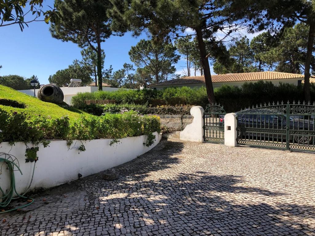 Casa Isolada em SOLTRÓIA - Luxo e Conforto por 1.490.000€ - Image 14