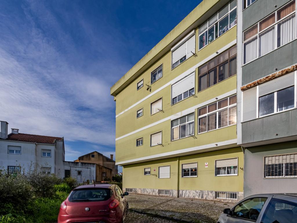 Apartamento T3 com garagem Box em Algueirão Mem Martins - Image 23