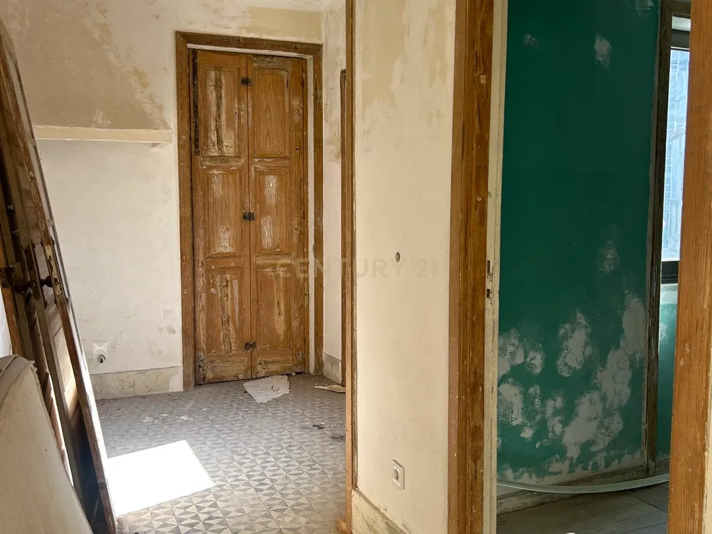🔥 Moradia para Reabilitação no Porto | Estudo para 7/8 Apartamentos | Excelente Investimento - Image 16