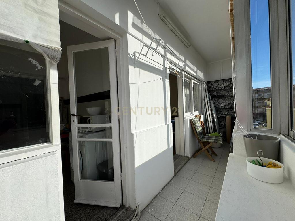 Fantástico Apartamento T2 com Varandas no Centro do Porto - Image 8