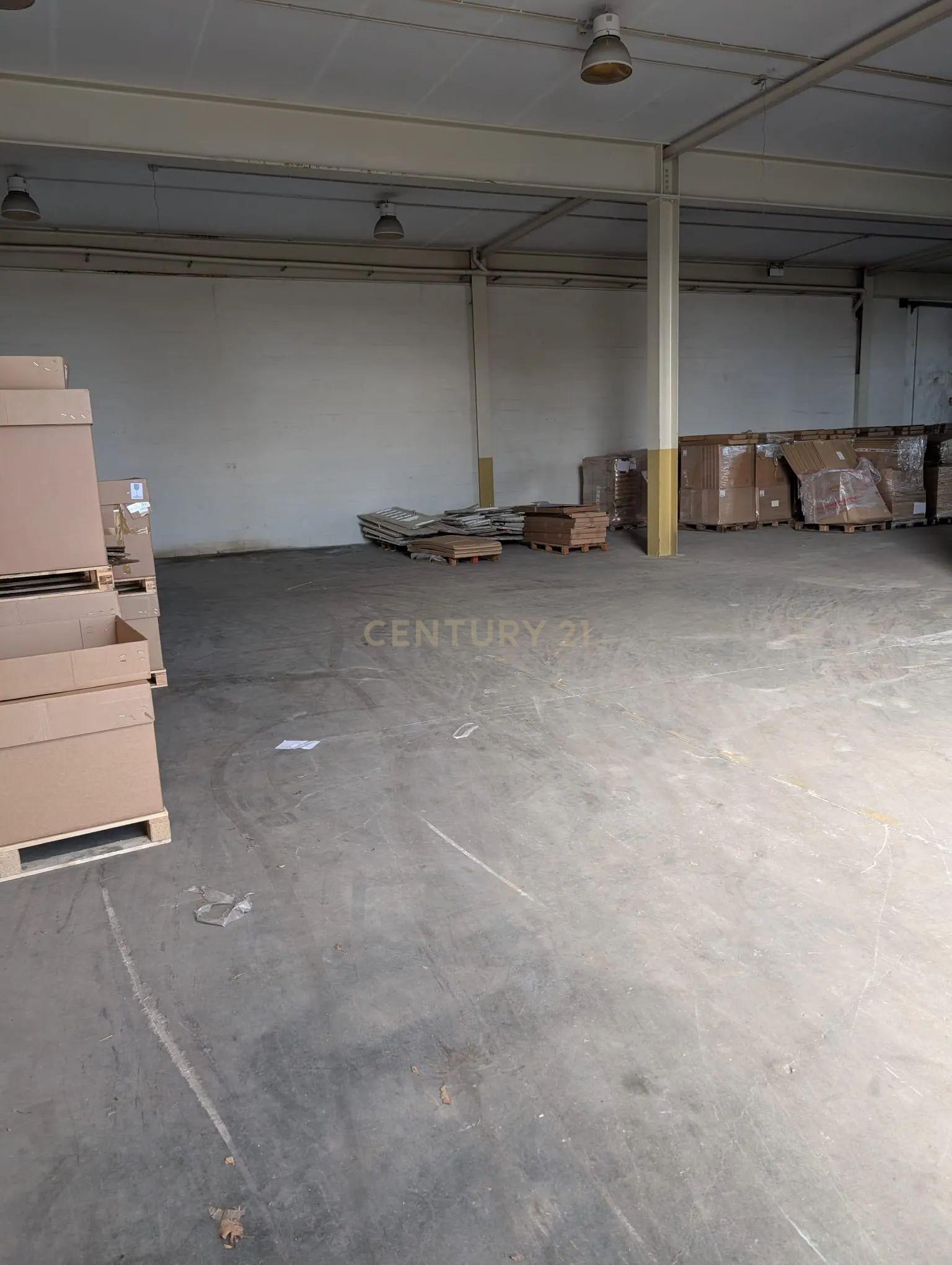 Fotografia 5 de Armazém de 1.000 m² | 2 Pisos | Elevado Potencial de Rentabilidade