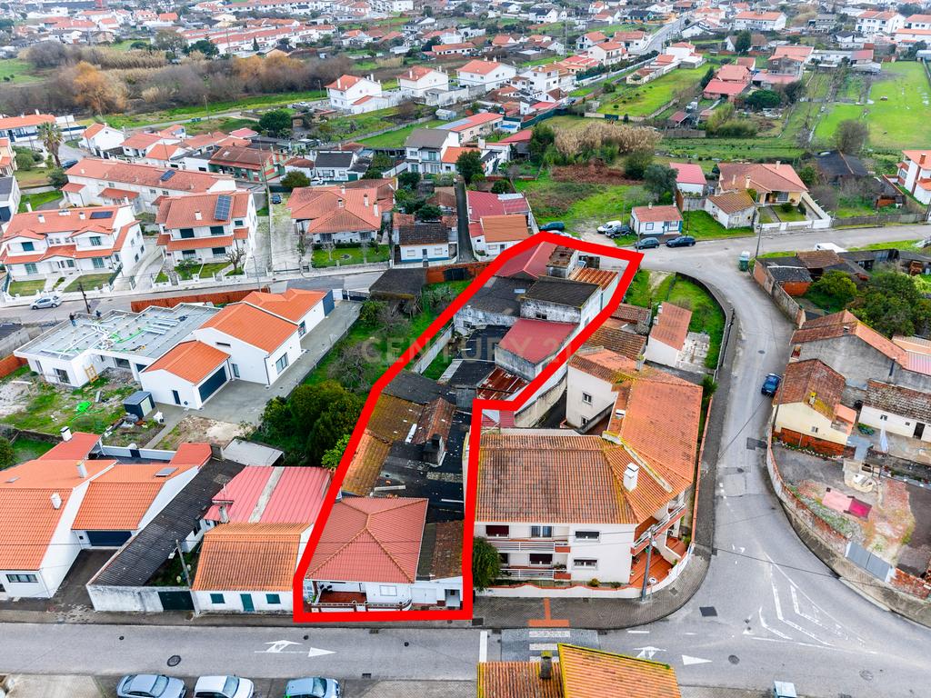 Venda de Moradia, Comércio e Oficina Automóvel na Marinha Grande - Image 1