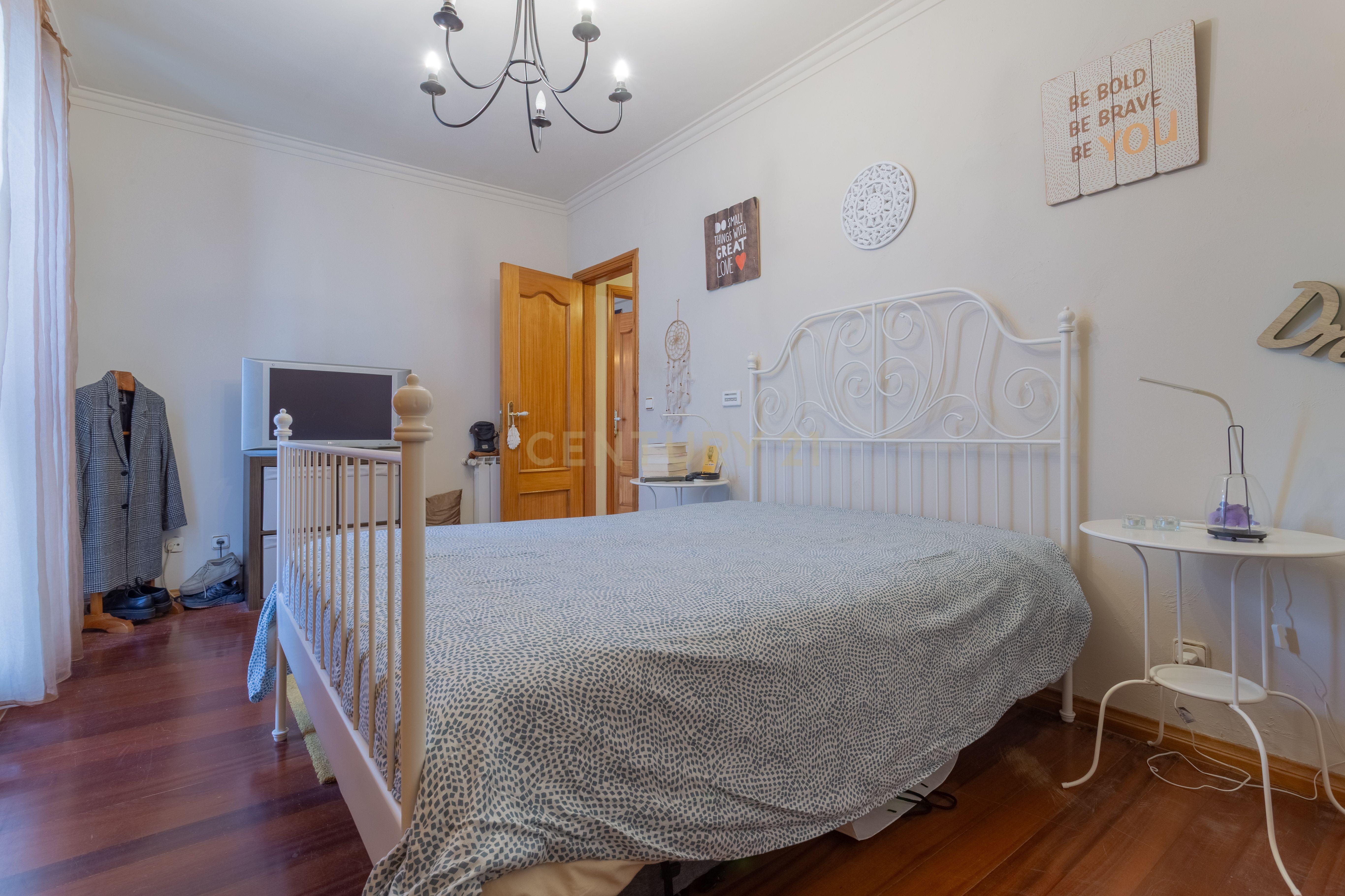 Apartamento T2 na Quinta do Anjo, Setúbal, com Estacionamento e Piscina Comum - Image 18