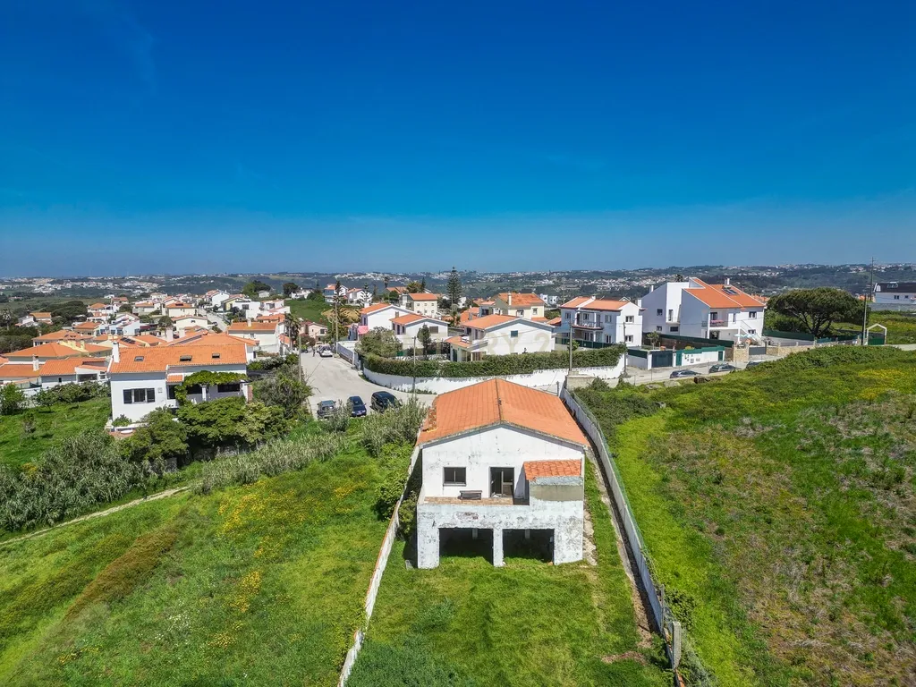Moradia com Terreno Amplo e Vista Mar na Carvoeira - Image 59