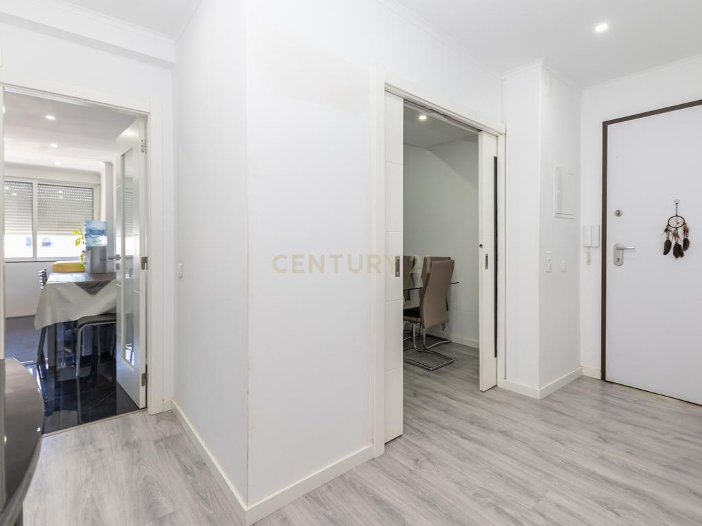 Apartamento T2 no Feijó totalmente remodelado - Image 11