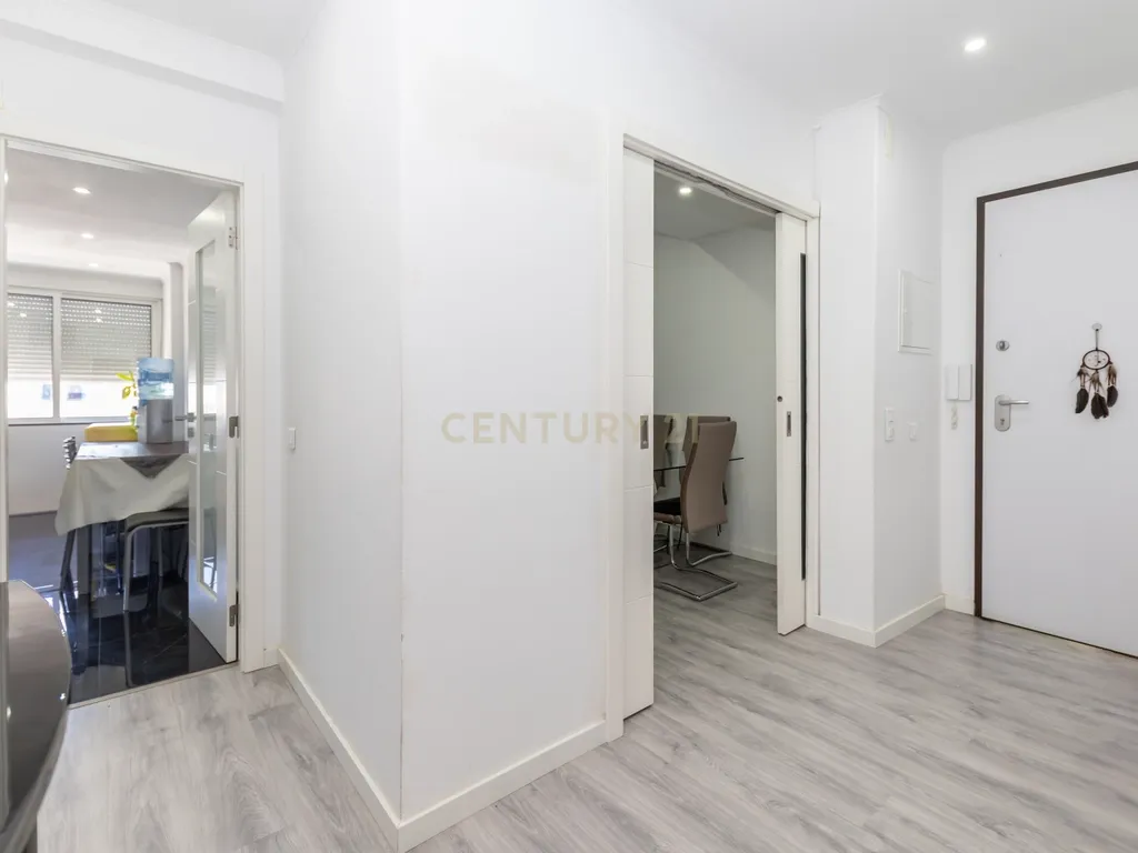 Apartamento T2 no Feijó totalmente remodelado - Image 11