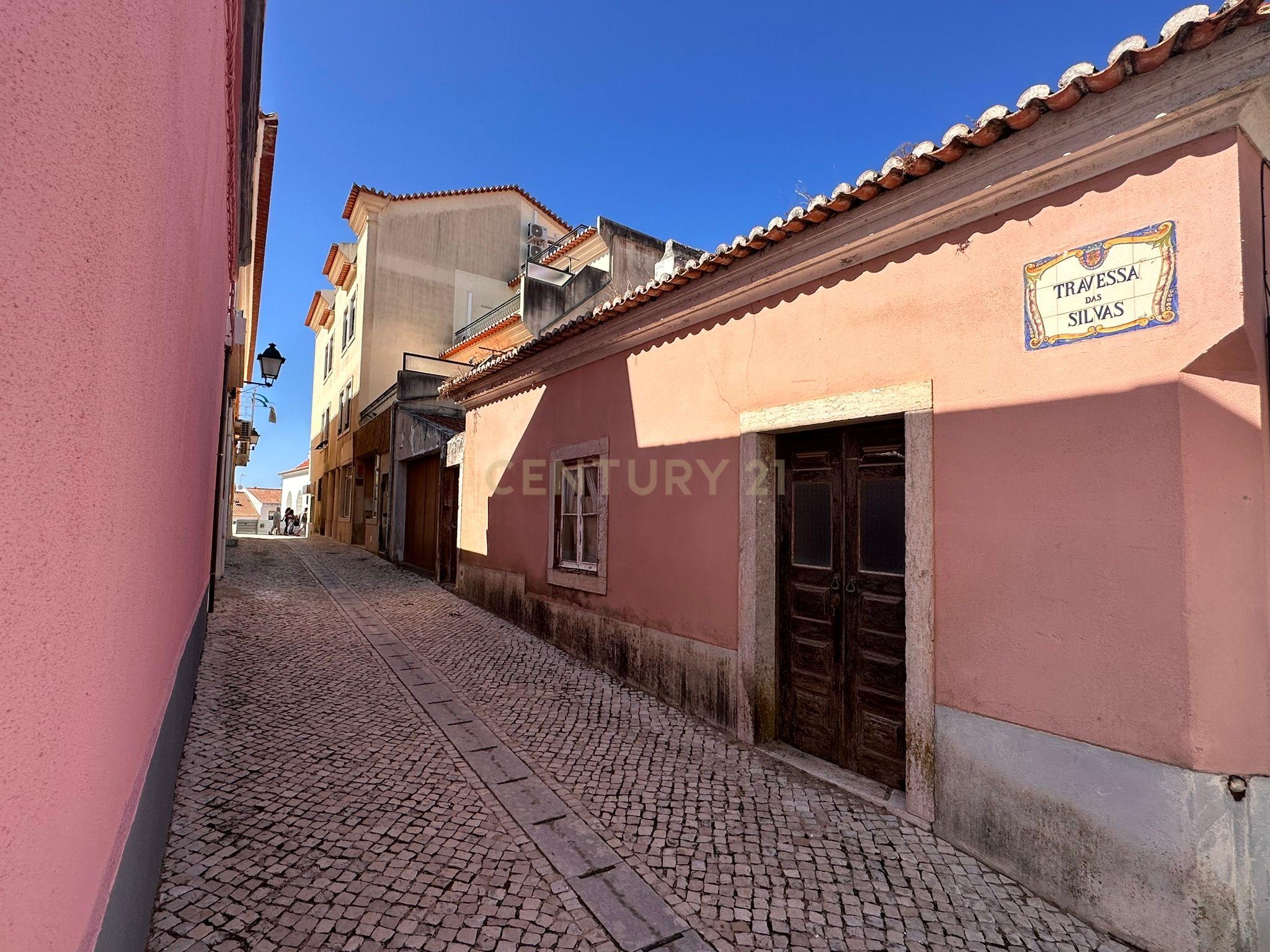 Fotografia 8 de Moradia com projeto aprovado para 3 apartamentos no Centro Histórico de Mafra