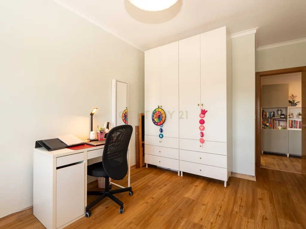 ** ESPECTACULAR APARTAMENTO T2 REMODELADO, NA URBANIZAÇÃO DA ANTA ** - Image 35