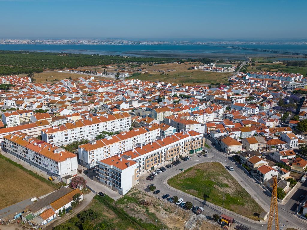 Apartamento T3 Duplex Samouco | Box para 2 Viaturas | Elevador - Image 41