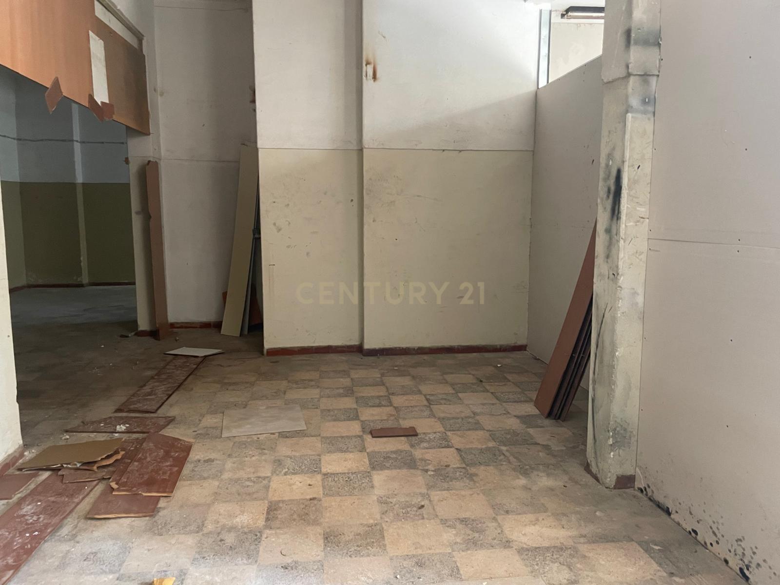 Fotografia 9 de ATENÇÃO INVESTIDORES! Armazém em Monte Abraão, Sintra muito bem localizado junto à Estação CF