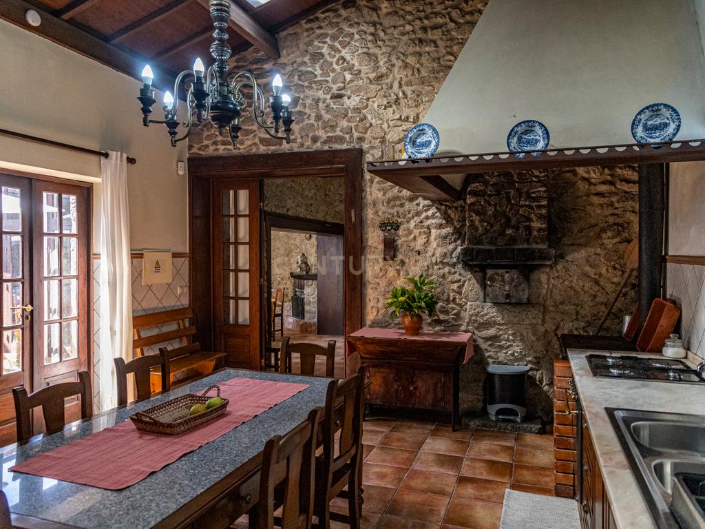 Encantadora Casa de Hóspedes em Aveiro com Jardim e Terraço - Image 23