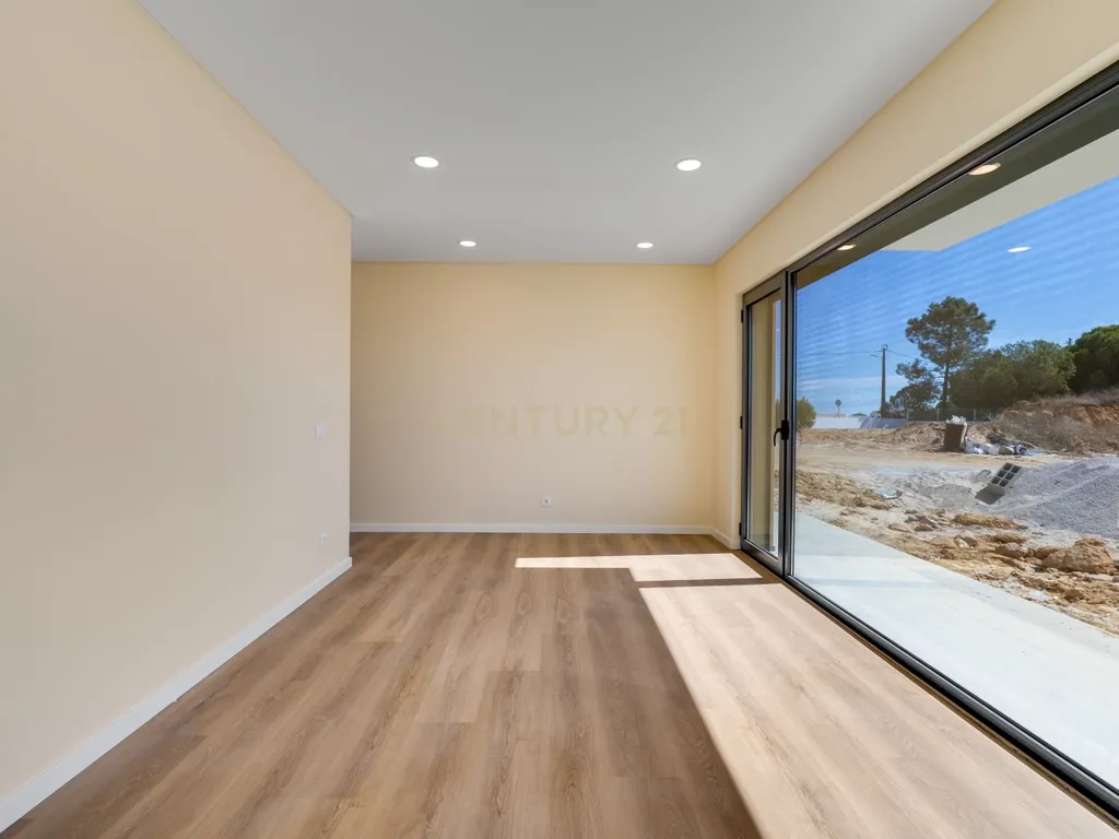 Moradia T4+1 de construção nova com piscina infinita | Caramujeira, Lagoa - Image 18
