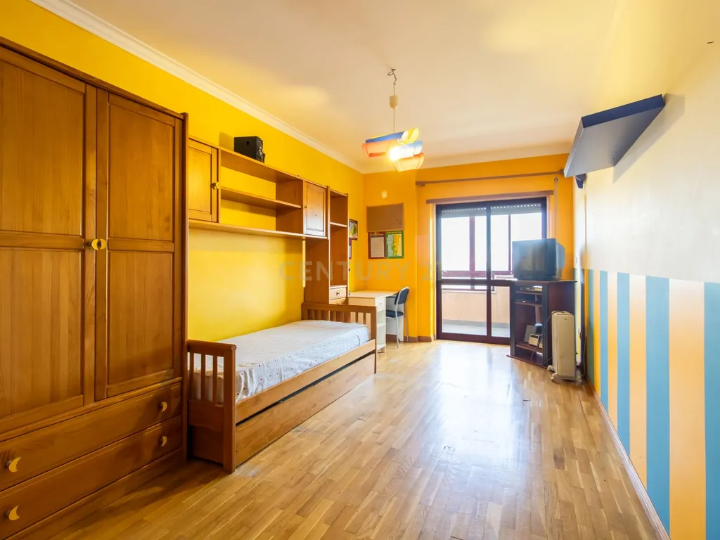 Apartamento T2 com suíte, varandas e garagem-  Cacém - Image 10