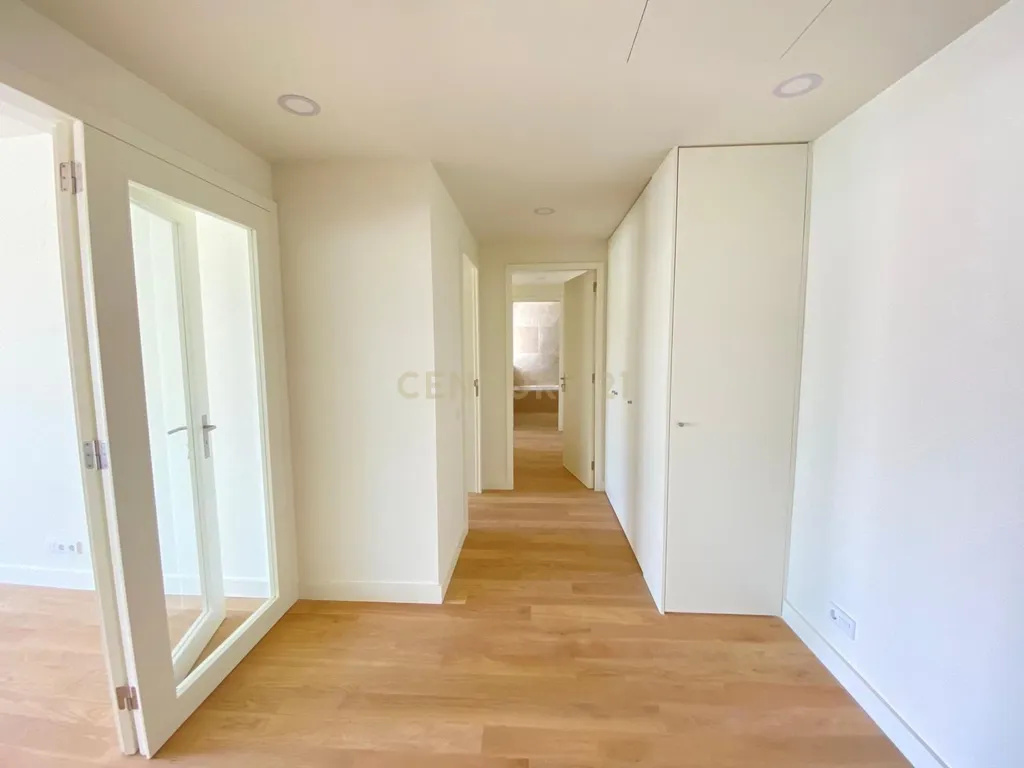 Apartamento T2 Novo com varanda, dois lugares de estacionamento, arrumo e fantásticas vistas sobre o rio - Image 1