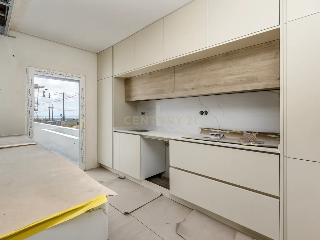 Moradia T4 com piscina em Caneças - Image 10