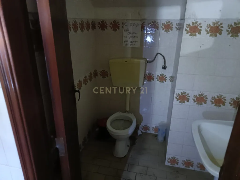 Espaço Comercial na Rua Passos Manuel, Alhandra - Image 17