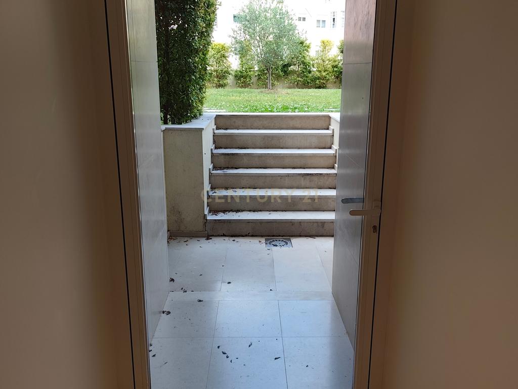 Excelente Apartamento T2 bastante Central no Areeiro com Jardim Privativo - Image 3
