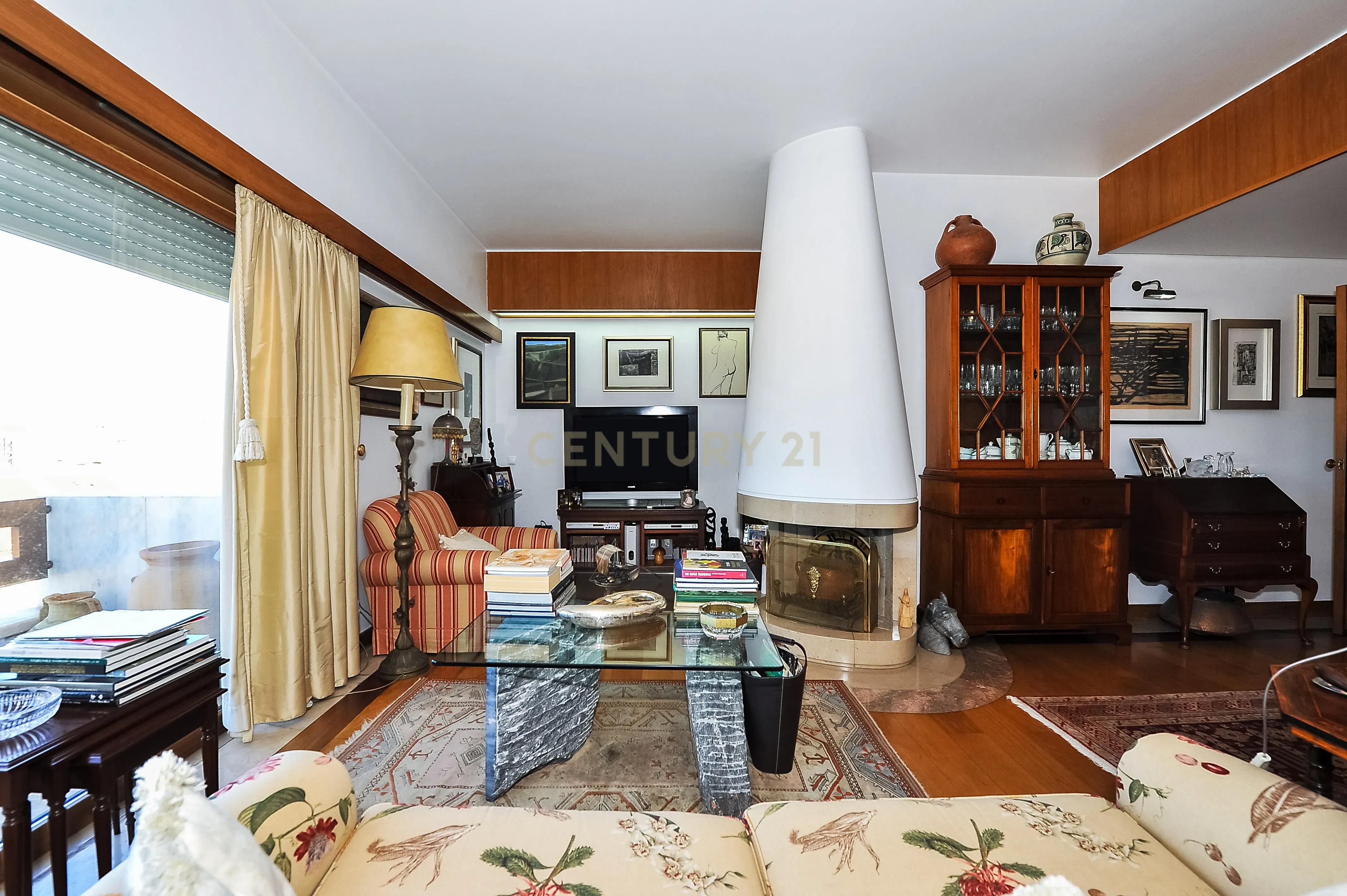 Espaçoso apartamento T4 em Condomínio Fechado, segurança 24h, na zona das Laranjeiras, na Calçada Palma de Baixo, perto das universidades - Image 13