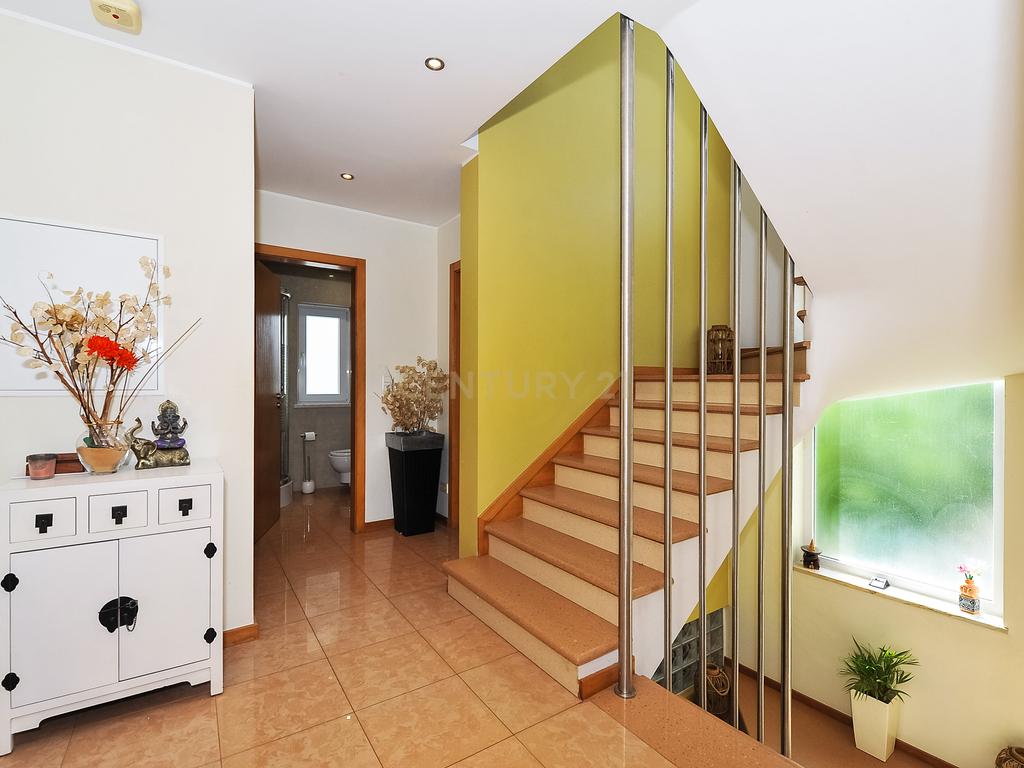 Moradia Isolada T4 Piscina e Cave - Image 11