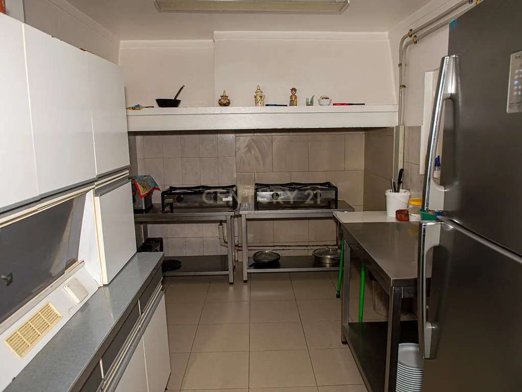 Restaurante com 60 lugares e um Apartamento T2 - Image 11