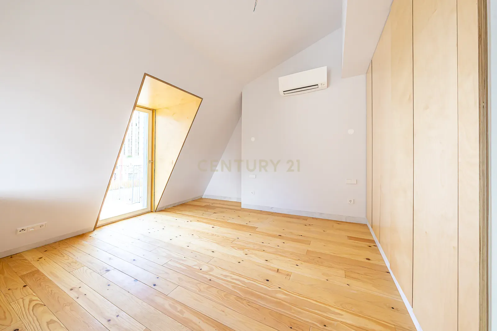T1 Duplex de Luxo, com Terraço, em Campo de Ourique - Image 6