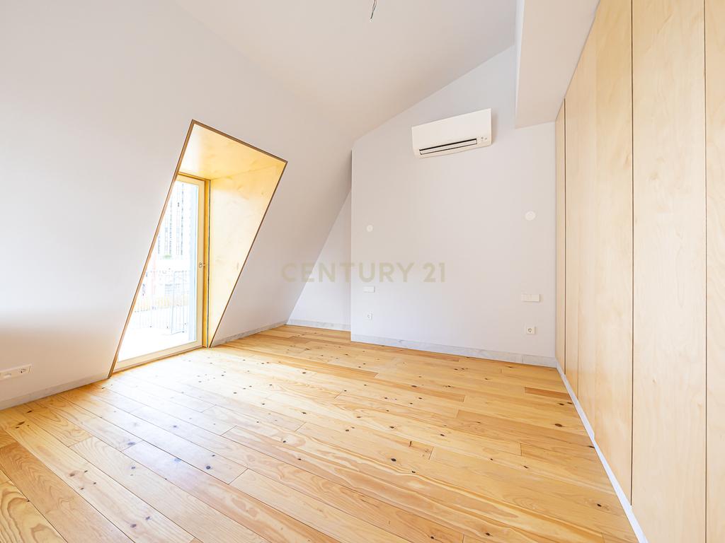 T1 Duplex de Luxo, com Terraço, em Campo de Ourique - Image 6